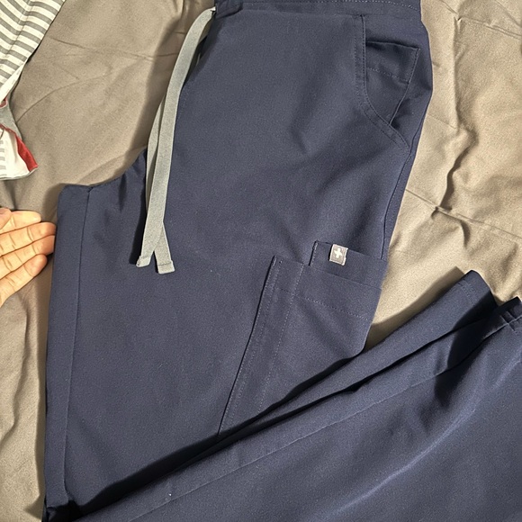 Figs- Yola Skinny Scrub Pants in navy blue - Picture 7 of 7